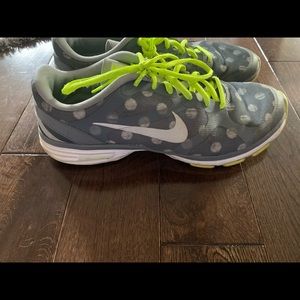 Women’s Nike shoes size 8.5
